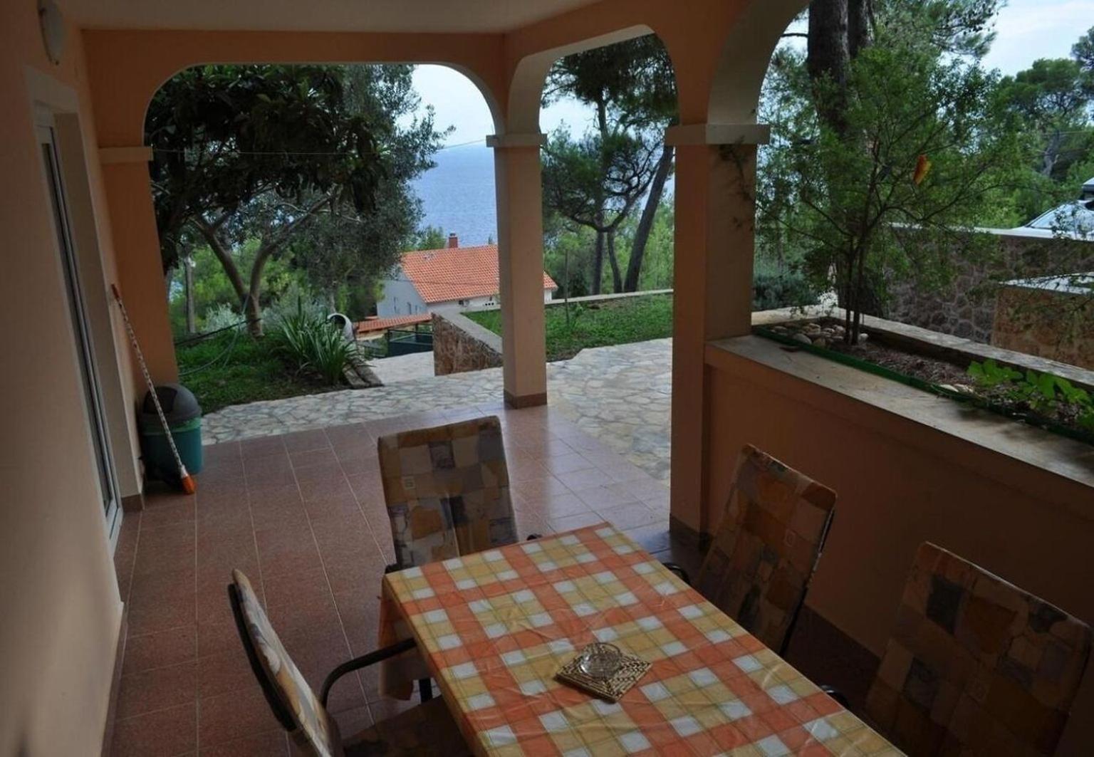 - With Garden Appartement Sveta Nedelja (Hvar)