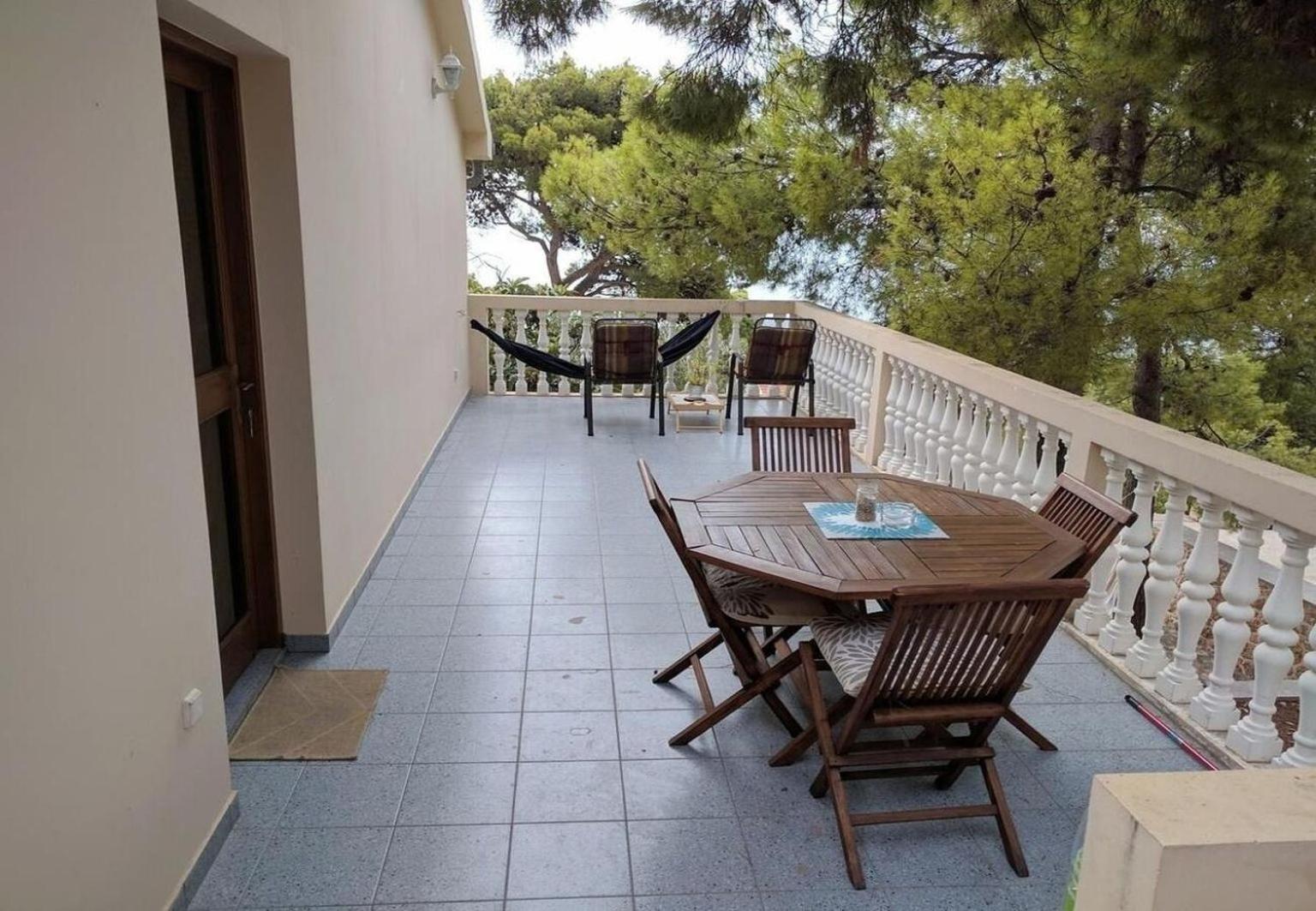 - With Garden Appartement Sveta Nedelja (Hvar)